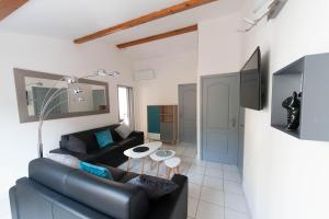 a living room with a couch and a tv at Vista Mare in Porticcio