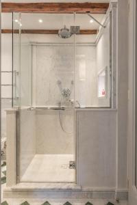 A bathroom at Ca' Dell'Opera Terrace - Dimora Italia -