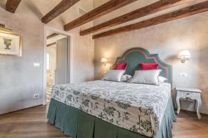 a bedroom with a large bed with red pillows at Ca' Dell'Opera Terrace - Dimora Italia - in Venice
