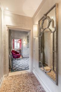 A bathroom at Ca' Dell'Opera Terrace - Dimora Italia -