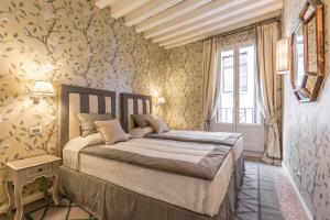 A bed or beds in a room at Ca' Dell'Opera Terrace - Dimora Italia -