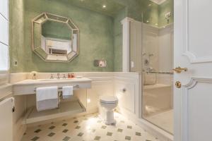 A bathroom at Ca' Dell'Opera Terrace - Dimora Italia - Még 18 kép