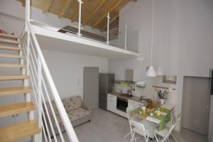 Η κουζίνα ή μικρή κουζίνα στο I Loft di Nonna Vincenza