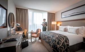 Televisyen dan/atau pusat hiburan di Clayton Hotel Ballsbridge