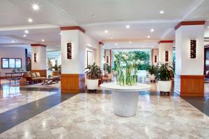 The lobby or reception area at Ilikai Lite