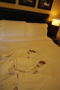 Postel nebo postele na pokoji v ubytování Washington Square Hotel