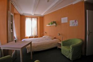 Posteľ alebo postele v izbe v ubytovaní Le Café-Hôtel de L'Aubier