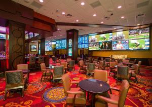 Restaurace v ubytování Silver Legacy Reno Resort Casino at THE ROW