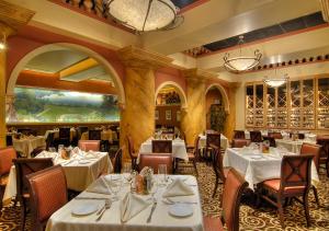 Ресторант или друго място за хранене в Eldorado Resort Casino at THE ROW
