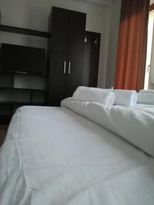 Postel nebo postele na pokoji v ubytování Hotel VilaGora Krushevo