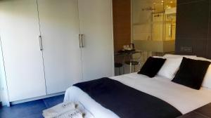 Cama o camas de una habitación en Salamanca Suites Libertad
