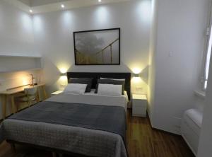 Łóżko lub łóżka w pokoju w obiekcie Poliziano Apartment