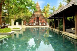 Bazén v ubytovaní Bali Garden Beach Resort alebo v jeho blízkosti