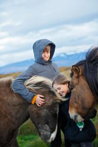 Fotografie z fotogalerie ubytování Hestaland Riverside Cottage v destinaci Staðarhús + 23 fotografií