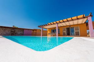 The swimming pool at or close to Villa Brisa Golf Salinas