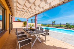 The swimming pool at or close to Villa Brisa Golf Salinas