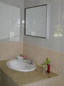 Ένα μπάνιο στο New Dawn for Langkawi