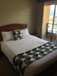 En eller flere senge i et værelse på Spring Villa Hotel