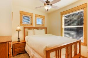 Postel nebo postele na pokoji v ubytování Comanche Peak 39 Condo + 27 fotografií