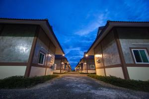 an alleyway between two buildings at night at Mae Faek Villas in San Sai