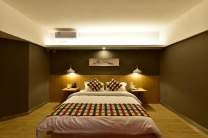 Postel nebo postele na pokoji v ubytování Jihao Selected Hotel