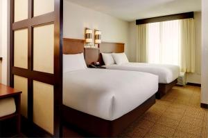 um quarto de hotel com duas camas e uma janela em Hyatt Place Salt Lake City Downtown / The Gateway em Salt Lake City