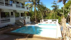Bazén v ubytování Jalyn's Resort Sabang nebo v jeho okolí