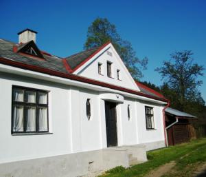 Das Gebäude in dem sich das Ferienhaus befindet