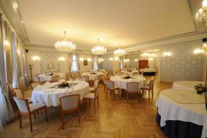 Restoran või mõni muu söögikoht majutusasutuses Hotel Prince de Ligne