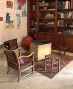 a living room with a chair and a chest at Mas Du Petit Claux in Barbentane