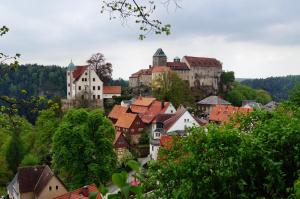 a town with a castle on top of a hill at Ferienwohnung Schade in Hohnstein