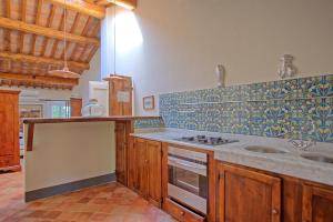 A kitchen or kitchenette at Villa Camaiore by PosarelliVillas