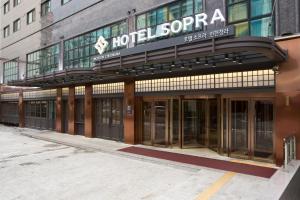 a building with a sign that reads hotel scorpapa at Hotel Sopra Incheon Cheongna in Incheon
