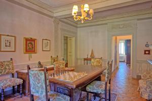A seating area at Villa Camaiore by PosarelliVillas