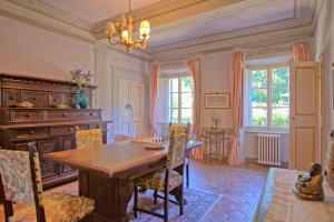 A seating area at Villa Camaiore by PosarelliVillas