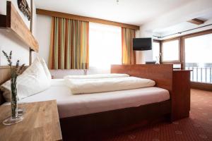Łóżko lub łóżka w pokoju w obiekcie Ferienhotel Bergland