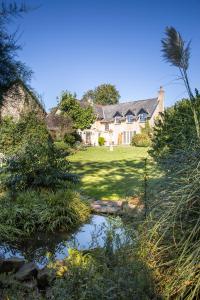 a house with a pond in front of a yard at Cricket Field House in Salisbury