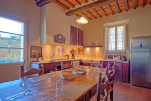 A kitchen or kitchenette at Villa Camaiore by PosarelliVillas