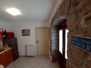 Kuchyňa alebo kuchynka v ubytovaní Guesthouse Totićevi