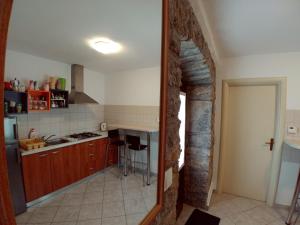 Kuchyňa alebo kuchynka v ubytovaní Guesthouse Totićevi