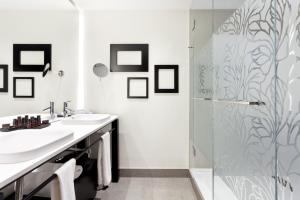 a bathroom with a sink and a shower at Condes de Barcelona in Barcelona