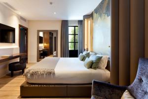 A bed or beds in a room at Hotel Condes de Barcelona