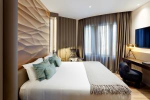 A bed or beds in a room at Hotel Condes de Barcelona