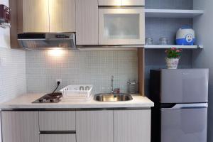 Η κουζίνα ή μικρή κουζίνα στο Comfy Studio Casa De Parco Apartment By Travelio