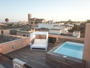 Bazén v ubytovaní Boutique Hotel Petit Sant Miquel alebo v jeho blízkosti