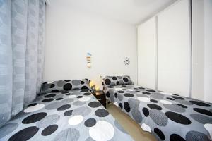 Łóżko lub łóżka w pokoju w obiekcie Penthouse 2 bedrooms in Mil Palmeras