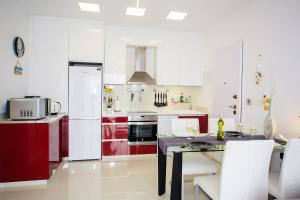 Kuchnia lub aneks kuchenny w obiekcie Penthouse 2 bedrooms in Mil Palmeras