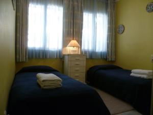 A bed or beds in a room at Apartamento Playa de la Lucera