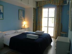 A bed or beds in a room at Apartamento Playa de la Lucera