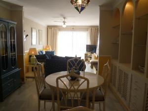 A seating area at Apartamento Playa de la Lucera